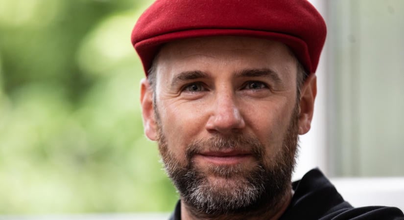Járai Máté búcsúzik a sikerdarabtól, visszaadja a szerepét: "Ma meghoztam egy fájdalmas döntést..."