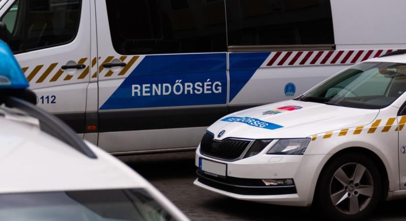 Kést szegezett a butikban dolgozó nőre a rabló: az esetről megrázó felvétel is készült