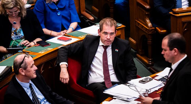 „Ez egy hiba volt” – Ruff Bálint elnézést kért a Tisza politikusának kijelentése után