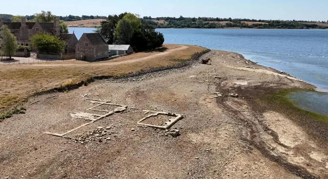 Felszínre kerültek egy elárasztott angol falu romjai