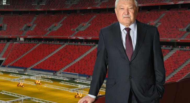 Kiderült, ki ül Csányi Sándor székébe, miután leváltották