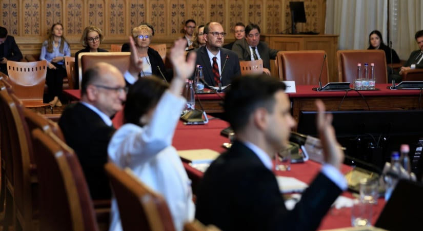 Támogatta a művelődési bizottság a médiatanács élére jelölt Polyák Gábort is