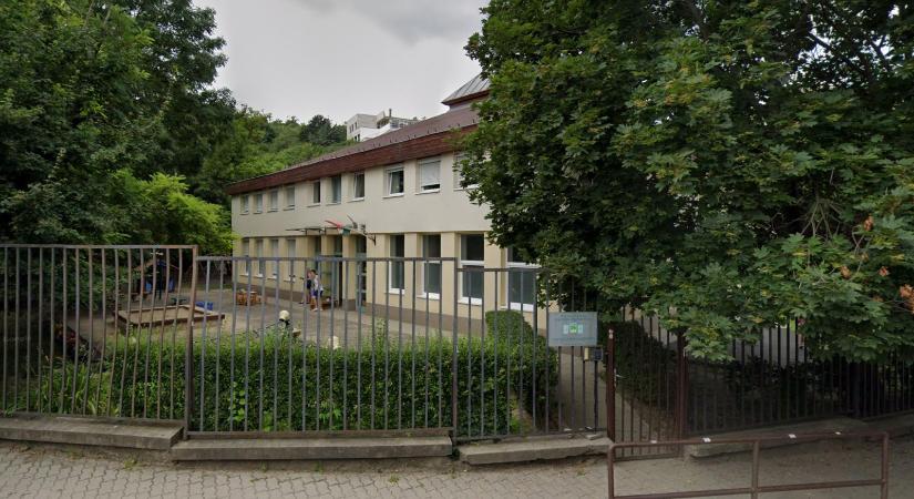 Óvodabezárás: Egyelőre visszavonulót fújt a Hegyvidék, a szülők felelőtlen emberkísérletnek tartják az önkormányzati akciót