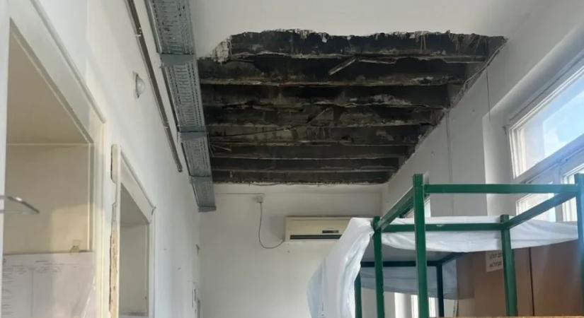 Leomlott a plafon a Vajdasági Egyetemi Klinikai Központ egyik részlegén