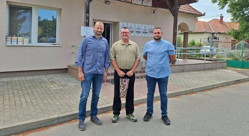 Akiről nem tudnak rosszat mondani Zalában... – 25 éve falugondnok, az egész község ünnepelte
