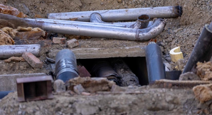 Bombát fordítottak ki a földből Baján, evakuálták a környékbelieket