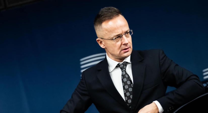 Színt kell vallania Szijjártó Péternek is