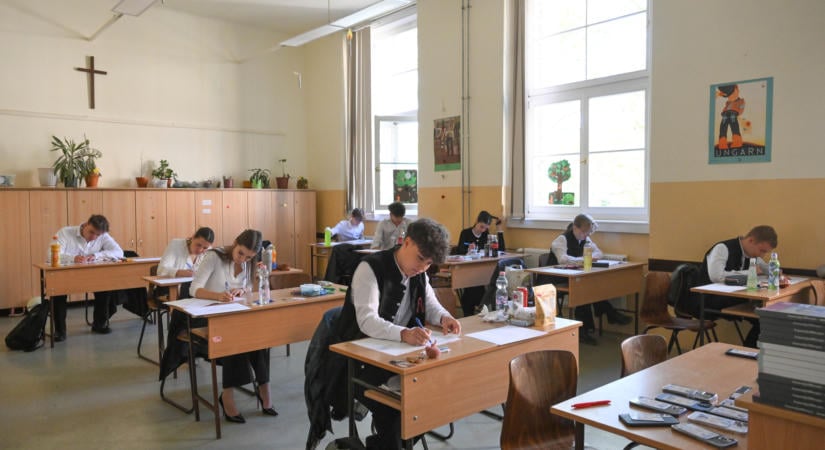 Közel 25 ezren vágnak neki az őszi érettséginek
