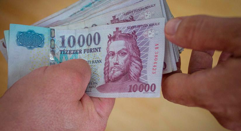 Hat év börtön a kitalált BM-es ismerősnek átvett 1200 euróért
