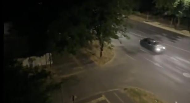 Így zeng éjszaka a Bem tér Debrecenben – elkerülhetetlen, ne haragudjatok érte