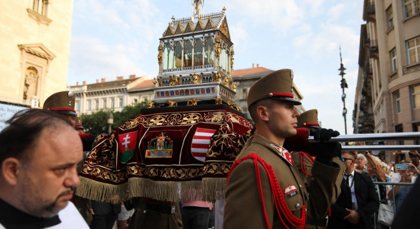 Hogyan ünnepelték petárdák és perecárusok nélkül Szent István napját?