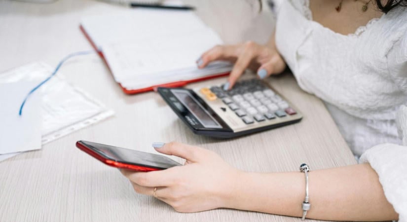 Milyen számlacsomagot válasszanak a digitálisan bankolók, akik szinte csak kártyával fizetnek?