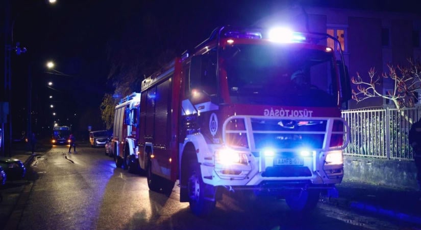 Kigyulladt egy család háza Mátészalkán, az egész épület lángokban állt!
