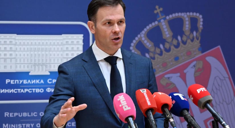 Közel egymilliárd eurót oszt szét Belgrád közvetlenül a szerb választási hajrá előtt