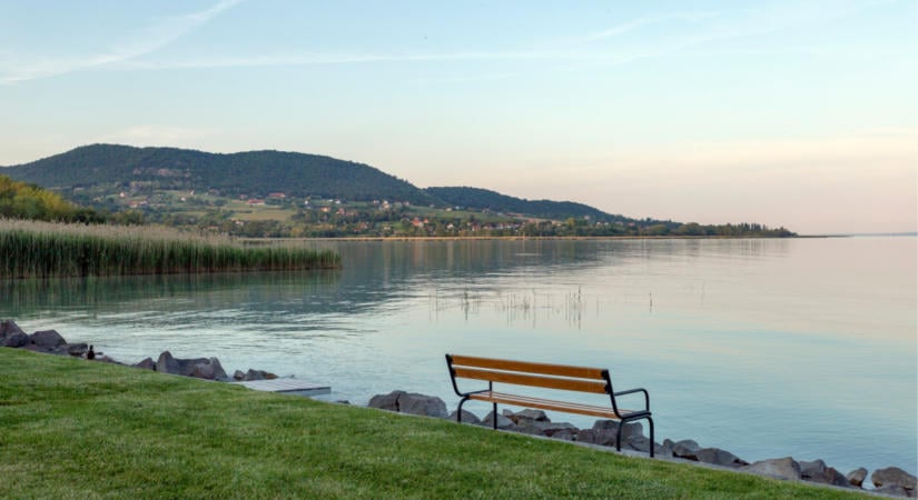 Nagy változás jöhet a Balatonnál: négy ingatlan sorsa is eldőlhet, régi kempingek is érintettek