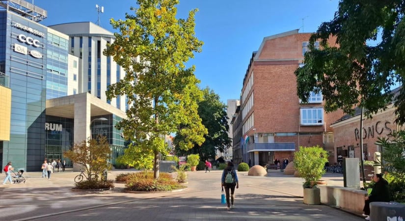 Ez lenne a Csapó utca sorsa a Fórum II építése miatt – Tárkányi Zsolt keményen kritizálta a terveket