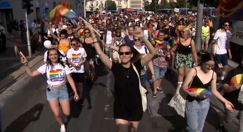 300 emberrel indult a Hármashatár-hegyen – így lett a Pink Piknikből Budapest Pride