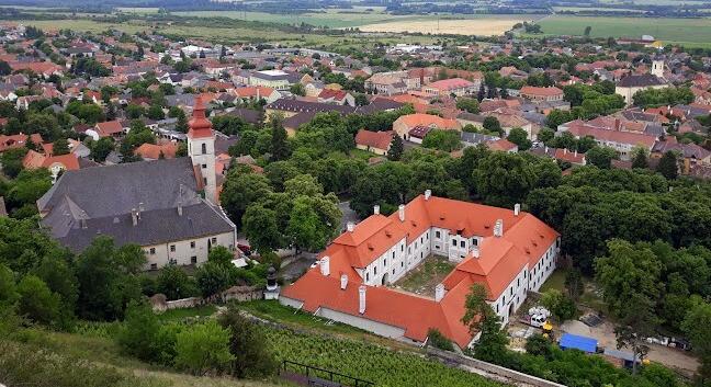 Felújítják Sümeg csaknem 120 éves iskolájának épületét