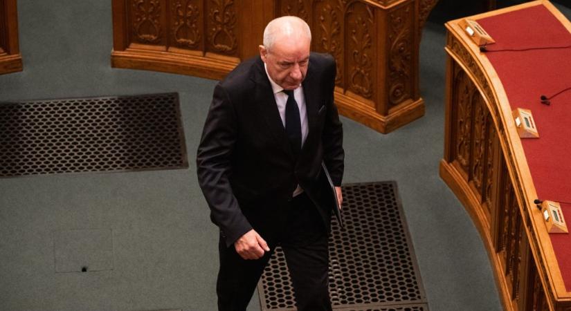 Magyar Közlöny: Ki is hirdették az alaptörvény-módosítást