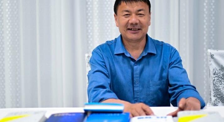 Vang Jibing ételszállítóból lett díjnyertes költő – Így hódít a kínai munkásirodalom a világon