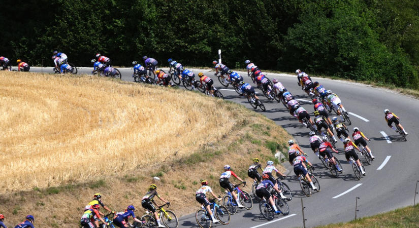 Kitömött melltartókkal csalhatnak a női Tour de France-on