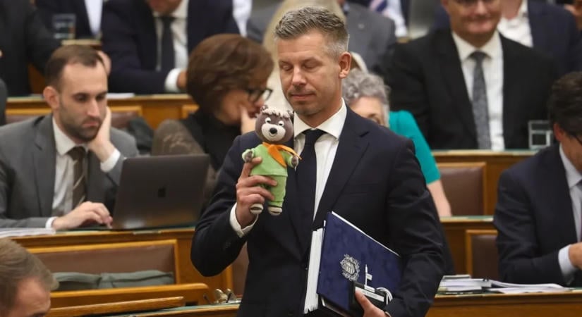 Rétvári Bence megelégelte Magyar Péter parlamenti akcióját, a házelnökhöz fordult a TV Maci-ügyben