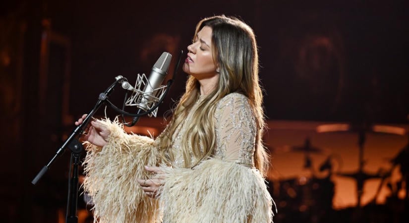 Kelly Clarkson kiakadt: úgy bántak vele egy boltban, mint Julia Robertsszel a Micsoda nő!-ben