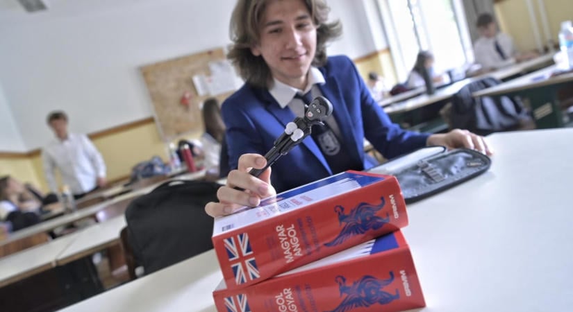 Angolból is megírták az őszi érettségit a diákok, mutatjuk a feladatokat és megoldásokat
