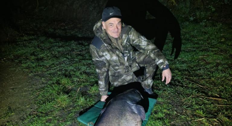Borkai Zsolt 80 kilogrammos harcsaszörnyet fogott a Marcal-tónál