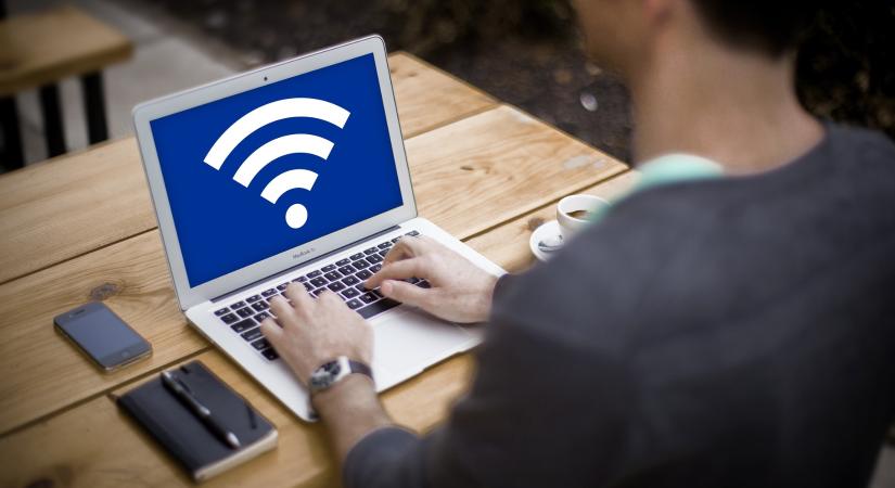 Privát üzenetek szűrését hosszabbítaná meg az EU, újra fellángolt a Chat Control körüli vita