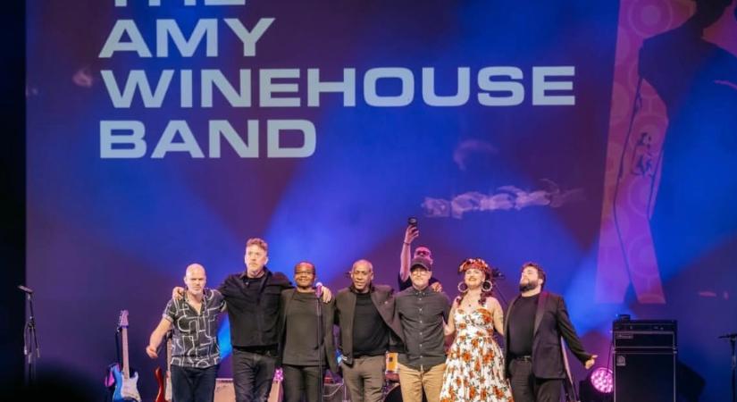 Akik a végsőkig mellette maradtak – először érkezik Budapestre Amy Winehouse eredeti zenekara