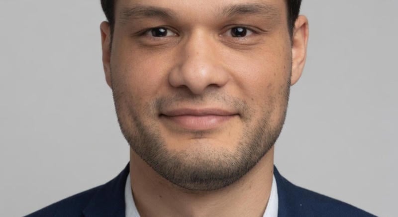 Származása miatt utasították el, ma már prémium bankár - Csömör Richárd kitartásról és diszkriminációról