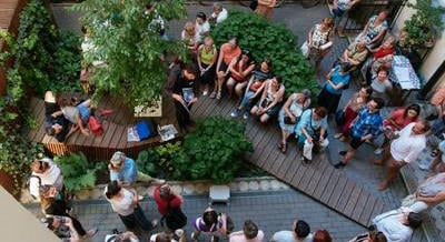 Hogyan született újjá a Vár az ostrom után? – Különleges városi sétákkal segíthetjük a következő Budapest100-at