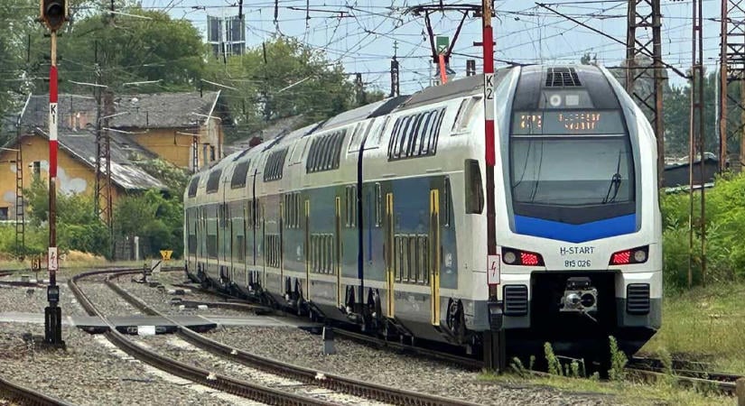 Eltörött egy áramszedő Rákos vasútállomáson, súlyos késések vannak a Keletiből induló és oda tartó járatokon