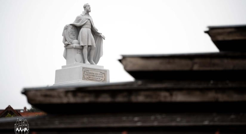 Megújult a Szent István-szobor, Tunyogi Péter pedig átvette Dobó Kardját az Egri Vár Napján
