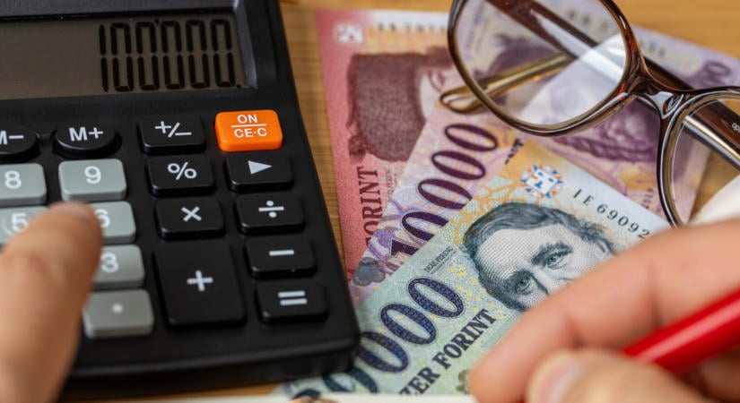 Mindenkit érintő változás jön az adózásban januártól