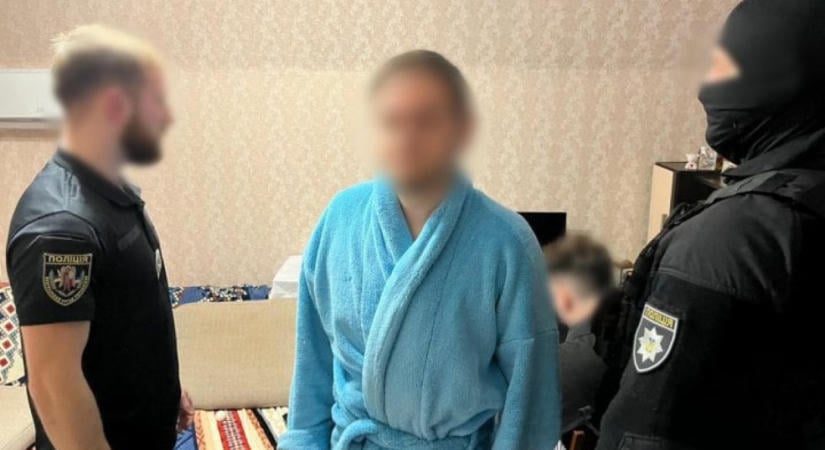 Gyermekpornográf tartalmak terjesztésével gyanúsított ukrán férfit fogtak el Romániában