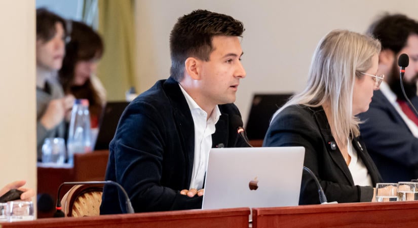 Aktivizálta magát a DPK, Gulyás Gergely Kristóf társaságában egy kötetlen estére hívják a tagokat