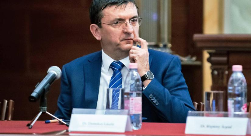 Hiába várták, nem érkezett meg a fővárosi Pénzügyi és Közbeszerzési Bizottság szerdai ülésére Domokos László