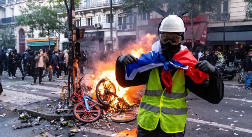 Kijárási tilalom jön a fosztogatások sújtotta francia városokban