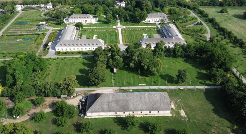 Kamu polgárőrautó felügyeli a hatvanpusztai birtokot