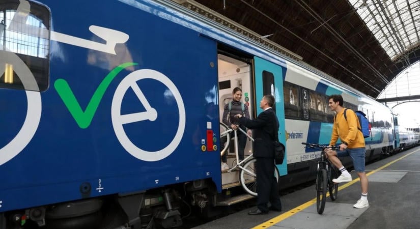 Komoly kedvezmény jön a vonatokon, buszokon – mutatjuk, mikor lép életbe