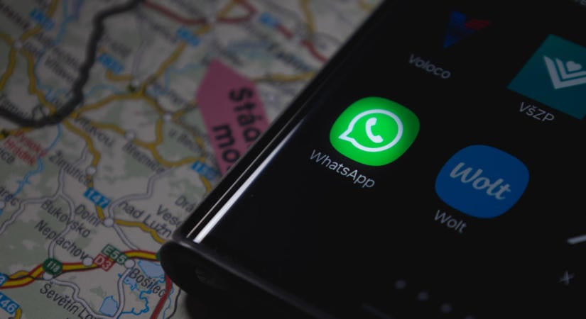 Új külsőt kap a WhatsApp Androidon – lebegő navigációs sávval frissül a felület