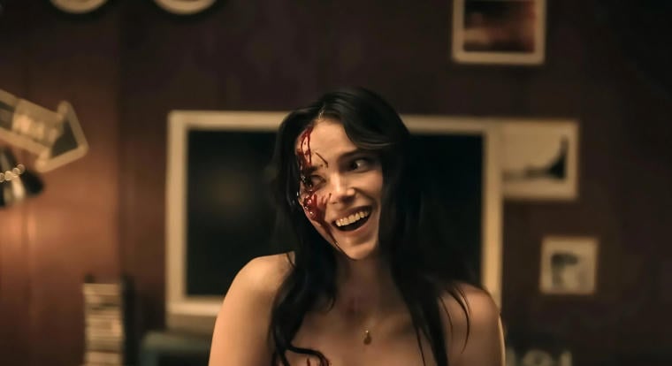 Megvan, mikor jön a Megszállottság rendezőjének új horror-komédiája, melyben kamu szellemvadászok húznak újat egy igazi kísértettel