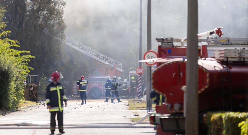 Kigyulladt egy vegyi üzem csarnoka Szegeden
