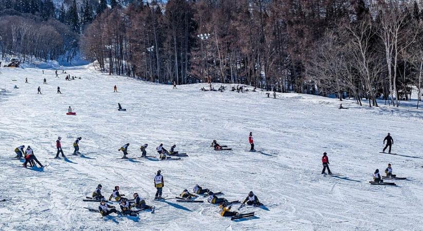 Snowboardos gázolt halálra egy 5 éves kislányt a sípályán, majd ő is meghalt