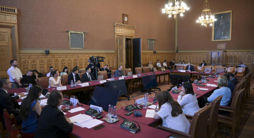 Leszavazták a bizottsági ülésen az ellenzéki pártok által a Független Közmédia Testületbe delegált jelölteket