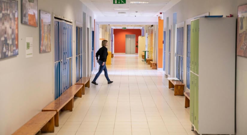 Ne a tanárok pihenőidejének terhére valósítsák meg a továbbképzéseket a Tanítanék szerint