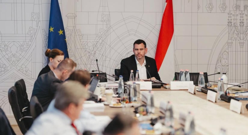 Magyar Péter új pozícióra kérte fel Vitézy Dávidot, azonnal elfogadta: mostantól ő felügyeli az uniós pénzek elköltését - "Sikerült a lehetetlen"