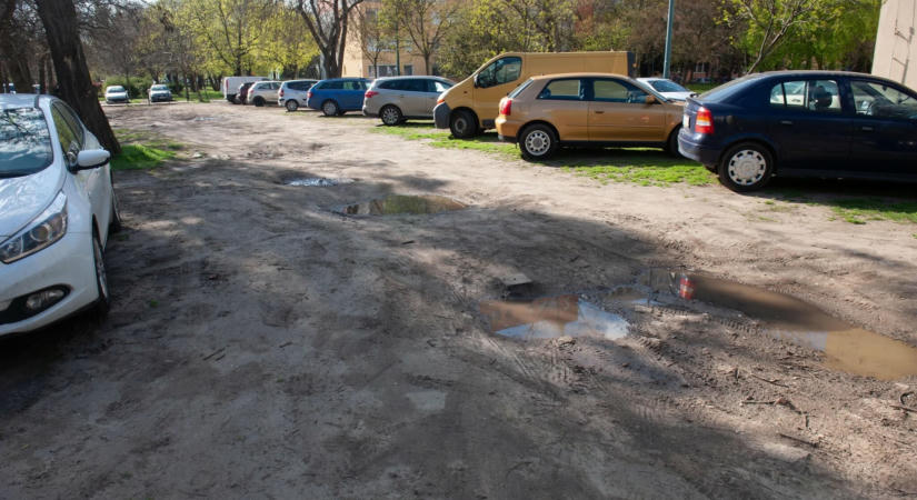 Új vízáteresztő burkolatú parkolók épülnek Zuglóban – helyben tartják a csapadékvizet